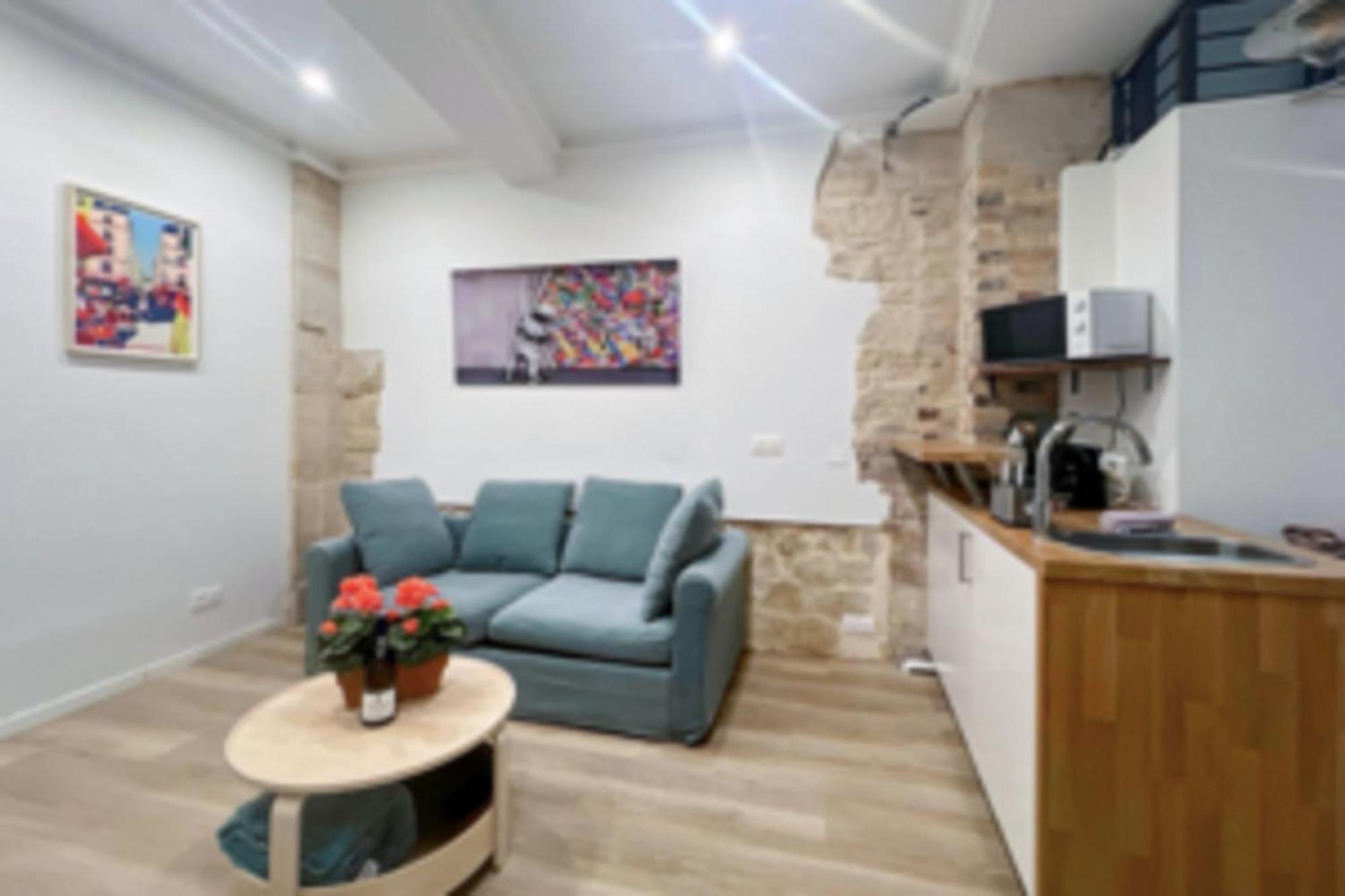 Ideally Located And Atypical Apartment In París Exterior foto